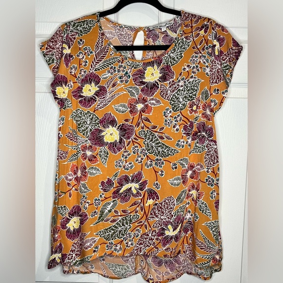 Ava Christine Women’s blouse - Size Large - Floral with gold background - Picture 1 of 6